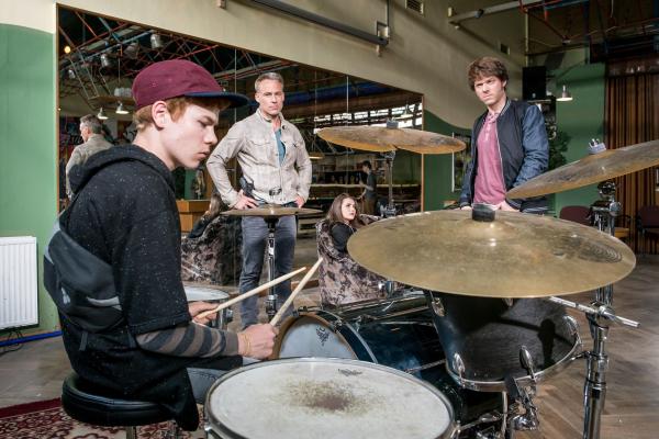 Bild 1 von 5: (v.l.n.r.) Kevin Elting (Leon Seidel); Jan Maybach (Marco Girnth); Nina Blum (Emilie Kundrun); Tom Kowalski (Steffen Schroeder)