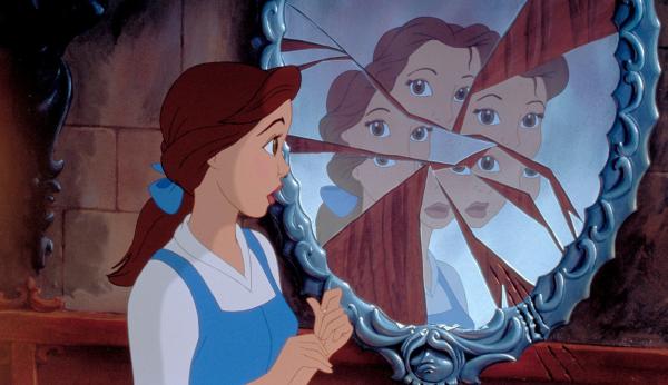 Bild 1 von 5: In dieser außergewöhnlichen Geschichte läßt Belle die wunderbare Stimmung und Wärme der Weihnachtszeit im Schloß des Biestes aufleben - und das, obwohl das Biest Weihnachten ganz verbieten will. Dennoch will Belle mit Hilfe ihrer verzauberten Freunde - Monsieur von Unruh, Lumière, Madame Pottine und Angelique, dem charmanten Weihnachtsengel - eine phantastische Feier für das Biest veranstalten. Doch bevor sie das Biest von dieser Idee überzeugen kann, muß sie sich erst gegen die finsteren Pläne der bösartigen Orgel Forte wehren. Denn der ist jedes Mittel recht, um das große Fest im Schloß zu verhindern...