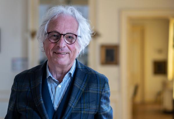 Bild 1 von 7: Jean-Luc Fournier - der französische Auto- und Motorjournalist schrieb eine Biografie über Jean Behra, der 1959 auf der AVUS tödlich verunglückte.