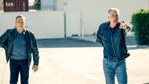 Bild 1 von 14: Im Bild (v.li.): Peter Onorati (Jeffrey 'Jack' Mumford), Patrick St. Esprit (Robert Hicks).