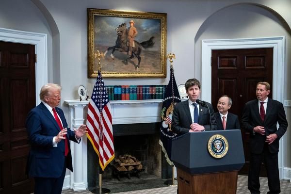 Bild 1 von 5: Im Bild: Trump und die Tech-Bosse: 500 Milliarden für Künstliche Intelligenz - Von links: Präsident Trump, Sam Altman, Masayoshi Son (Softbank), und Larry Ellison (Oracle) am 21.01.2025 bei der Ankündigung des Stargate Projekts.