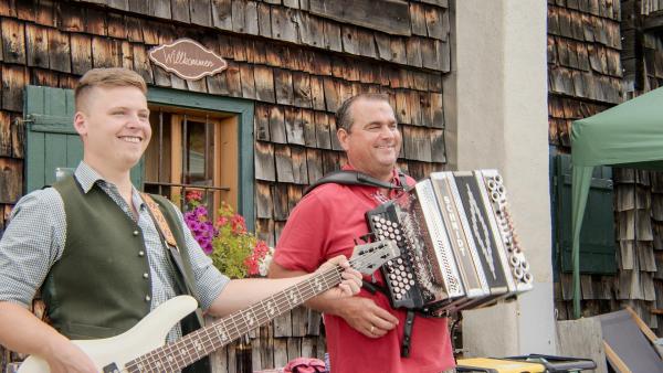 Bild 1 von 14: Im Bild: Almfest auf der Rotsohlalm.