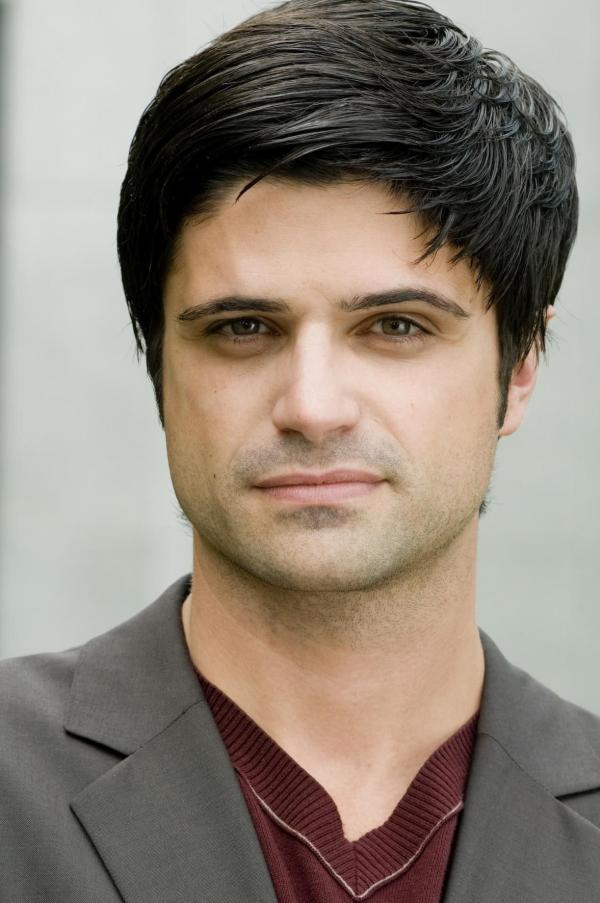 Bild 1 von 29: (1. Staffel) - Micks Partner Andreas Kringge (Maximilian Grill) befolgt Dienstvorschriften so präzise wie die Bedienungsanleitung seines Smartphones ?