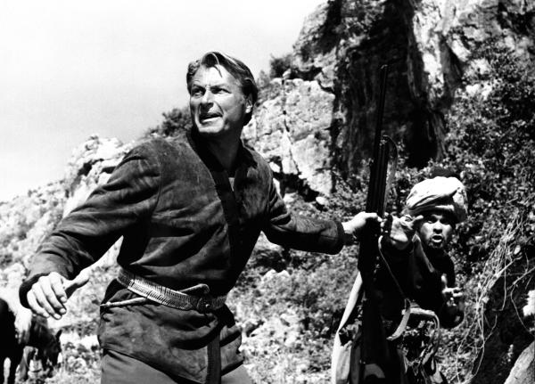 Bild 1 von 1: Der Abenteurer Kara Ben Nemsi (li. Lex Barker) und sein treuer Freund Hadschi Halef Omar (Ralf Wolter) sind gerade unterwegs durch das Land der Skipetaren.
