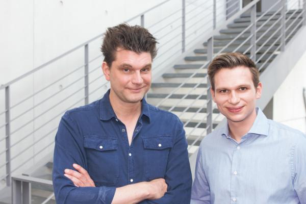 Bild 1 von 4: Lutz van der Horst (l.) und Fabian Köster (r.) im Deutschen Bundestag