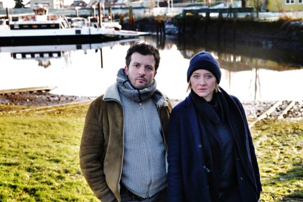 Bild 1 von 5: Ben Salawi (Camill Jammal) und seine Kollegin Nora Weiss (Anna Maria Mühe) ermitteln in einem Mordfall.