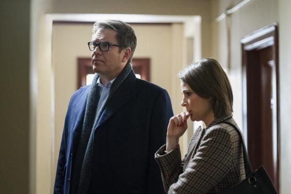 Bild 1 von 11: Jason Bull (Michael Weatherly, l.); Taylor Rentzel (MacKenzie Meehan, r.)