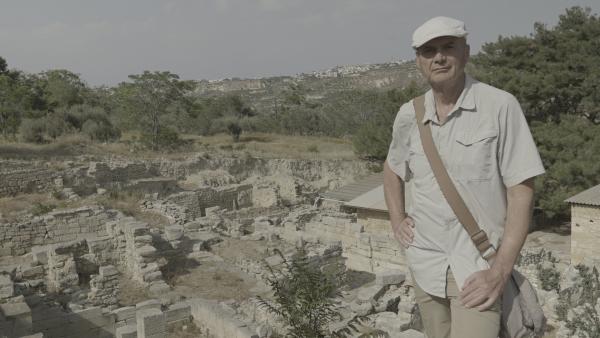 Bild 1 von 4: Ägyptologe Alexander MacGillivray ist auf den Spuren des Fabelwesens.
