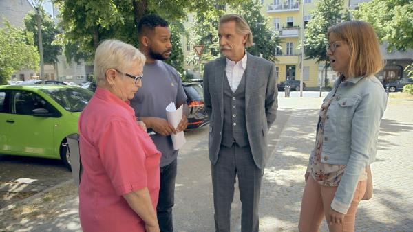 Bild 1 von 16: Ben Handke (2.v.l.); Ingo Lenßen (3.v.l.)