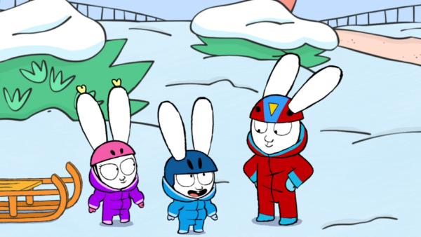 Bild 1 von 3: Franz (M.) präsentiert Simon (r.) stolz seine neue Spielkameradin Alice (l.). Mit ihr hat er viel Spaß beim Rodeln.