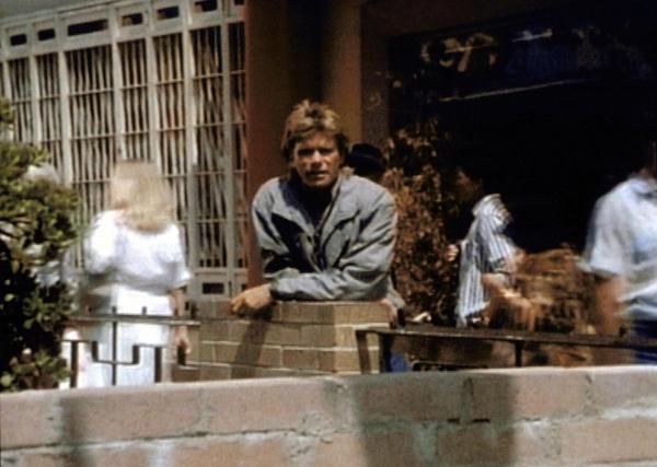 Bild 1 von 13: MacGyver (Richard Dean Anderson) überlegt, wie er seinen Freund Paul aus der Gewalt der Gangster befreien kann.