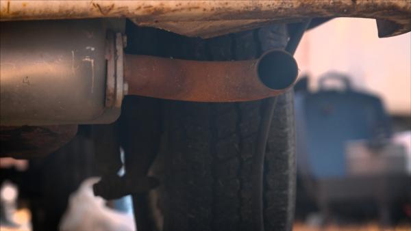 Bild 1 von 2: Ab 2035 soll in der EU kein neuer Verbrenner mehr über die Straße rollen.