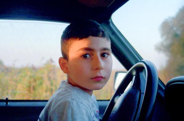 Bild 1 von 2: Der elfjährige Vrej lebte bis zu seiner Flucht in Arzach, einem Dorf in Bergkarabach.