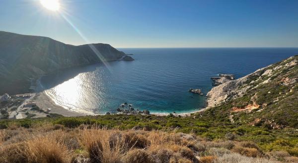 Bild 1 von 3: Blick aufs Meer - der Paliki Beach auf Kefalonia, einer Insel im Ionischen Meer westlich des griechischen Festlands.