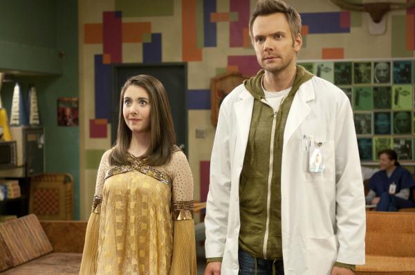 Bild 1 von 12: Annie Edison (Alison Brie, l.); Jeff Winger (Joel McHale, r.)