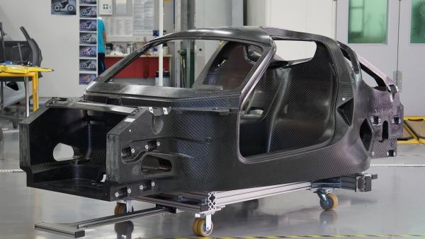Bild 1 von 3: Leicht und pfeilschnell: Die Fahrerkabine des Rimac C Two besteht aus Carbonfaser.