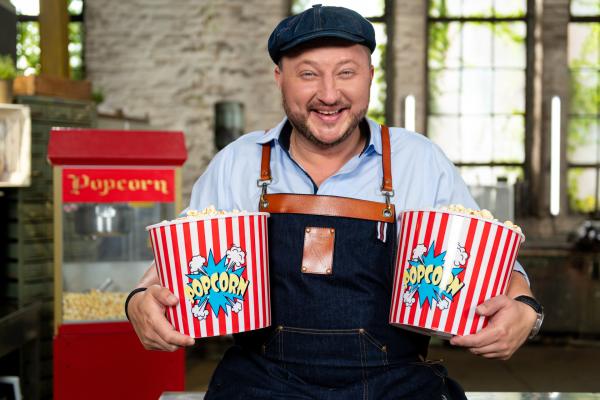 Bild 1 von 3: Sebastian Lege deckt die Tricks der Lebensmittelindustrie auf: Haltbare Sandwiches, gestrecktes Döner-Fleisch und teures Essen für die Mikrowelle.