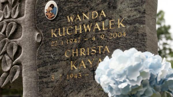 Bild 1 von 9: Im Bild: Wanda Kuchwaleks Grab.