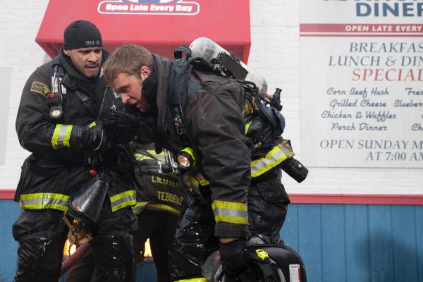 Bild 1 von 8: Chicago Fire Season1 EP Fireworks,Chicago Fire Staffel1 EP Feuerwerke