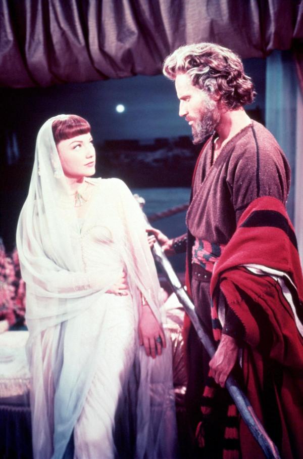 Bild 1 von 7: Im Bild: Anne Baxter, Charlton Heston.