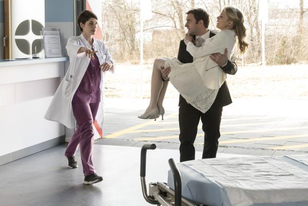 Bild 1 von 11: (v.l.n.r.) Dr. Theresa Koshka (Katharina Nesytowa), Felix Leibner (Jonas Laux), Marie Reuter (Sinja Dieks)