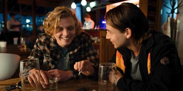 Bild 1 von 13: Im Bild: Hannes (Johannes Nußbaum) und Moritz (Leonard Scheicher).