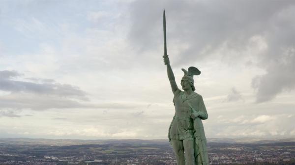 Bild 1 von 3: Um das Narrativ einer überlegenen deutschen Rasse zu stärken, bediente man sich bei zahlreichen Figuren aus der germanischen Geschichte, darunter der Cheruskerfürst Arminius.