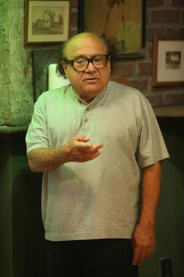 Bild 1 von 7: Frank Reynolds (Danny DeVito)