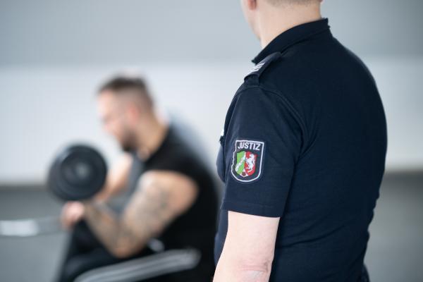 Bild 1 von 4: Inhaftierte betreiben während der Haftzeit viel Sport. Immer unter Aufsicht.