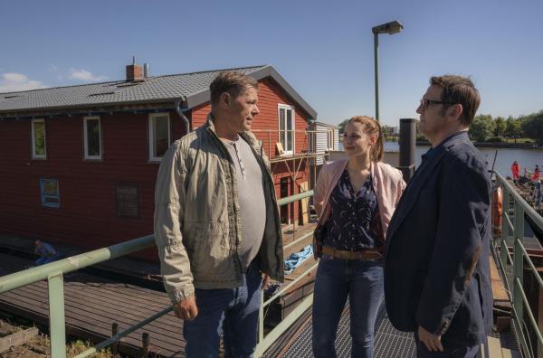 Bild 1 von 6: (v.l.n.r.) Finn Kiesewetter (Sven Martinek); Nina Weiss (Julia Schäfle); Lars Englen (Ingo Naujoks)