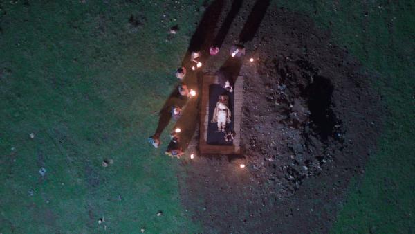 Bild 1 von 15: Die Fürsten aus dem Reich der Himmelscheibe wurden mit exquisiten Waffen aus Bronze und mit Goldobjekten bestattet.