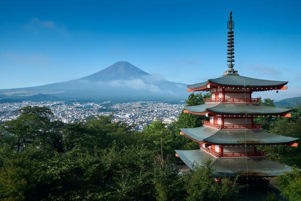 Bild 1 von 14: Die Chureito Pagode vor dem Berg Fuji ist Teil eines Shinto-Schreins.