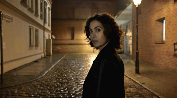 Bild 1 von 23: Die junge Kommissarin Nadirah Abaza (Sabrina Amali) ermittelt im Mordfall ihres Mentors, des Oberstaatsanwalt Frank Leuw.