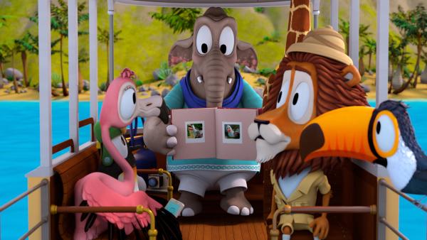 Bild 1 von 4: Frau Emily (Elefant) zeigt den anderen Tieren ihr Album mit Möwenbildern.