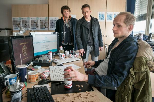 Bild 1 von 5: (v.l.n.r.) Tom Kowalski (Steffen Schroeder); Jan Maybach (Marco Girnth); Bruno Lehmann (Bernhard Conrad)