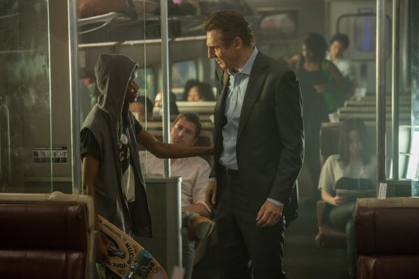 Bild 1 von 12: Michael MacCauley (Liam Neeson) erfährt, dass seine Familie in Gefahr ist.