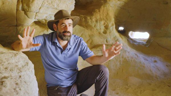 Bild 1 von 16: Im Bild: Archäologe Erez Ben Yosef in einer der Kupferminen von Timna.