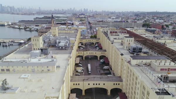 Bild 1 von 3: Das Brooklyn Army Terminal wurde vom renommierten Architekten Cass Gilbert entworfen.