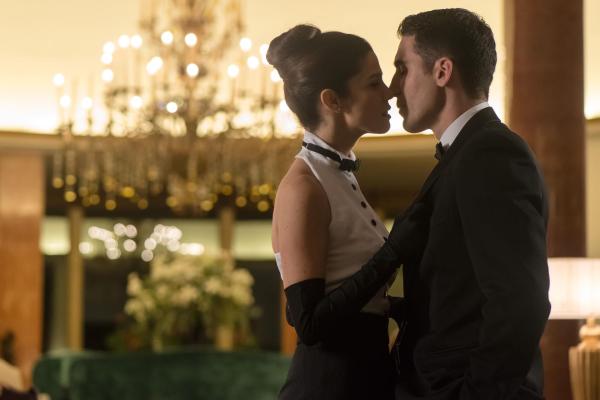 Bild 1 von 7: Ana Rivera (Paula Echevarría, l.); Alberto Márquez (Miguel Ãngel Silvestre, r.)