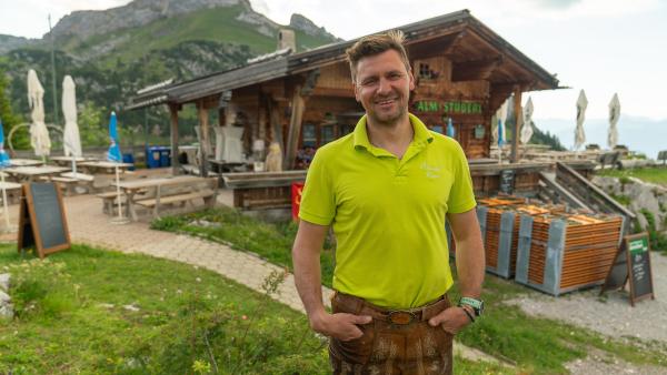 Bild 1 von 5: Im Almstüberl bewirtet Marco Hollaus jede Saison tausende Wanderer und Kletterer.