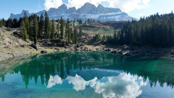 Bild 1 von 9: Im Bild: Karer See mit Rosengarten-Gruppe.