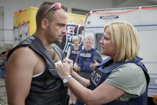 Bild 1 von 5: (v.l.n.r.) Frank Moltke (Urs Rechn); Prof. Dr. Sabine Rossi (Anna Stieblich); Hajo Trautzschke (Andreas Schmidt-Schaller); Dagmar Schnee (Petra Kleinert)