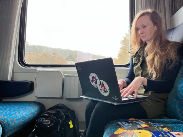 Bild 1 von 7: Sprachwissenschaftlerin und Kryptozoologin Reena Poeschel ist überzeugt: Legenden über Drachen sind auf reale Phänomene zurückzuführen.