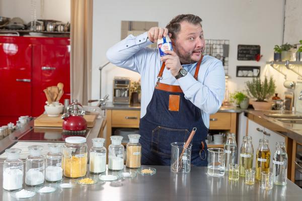 Bild 1 von 4: Sebastian Lege baut den Klassiker des Foodgiganten nach und zeigt, welche Tricks der Hersteller von Miracel Whip anwendet.