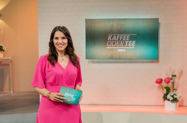 Bild 1 von 2: Das tägliche Servicemagazin des SWR Fernsehens bietet Wissenswertes aller Sparten.  Moderatorin Fatma Mittler-Solak präsentiert Gesundheitstipps, Rezepte, Ratschläge, Freizeitanregungen und Unterhaltung.