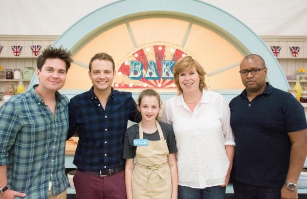 Bild 1 von 6: Im Bild (v.li.): Sam Nixon, Mark Rhodes, Darcey, Allegra McEvedy und Graham Hornigold.
