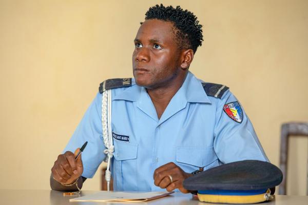 Bild 1 von 22: Im Bild: Tobi Bakare (Officer Jean-Pierre Hopper).