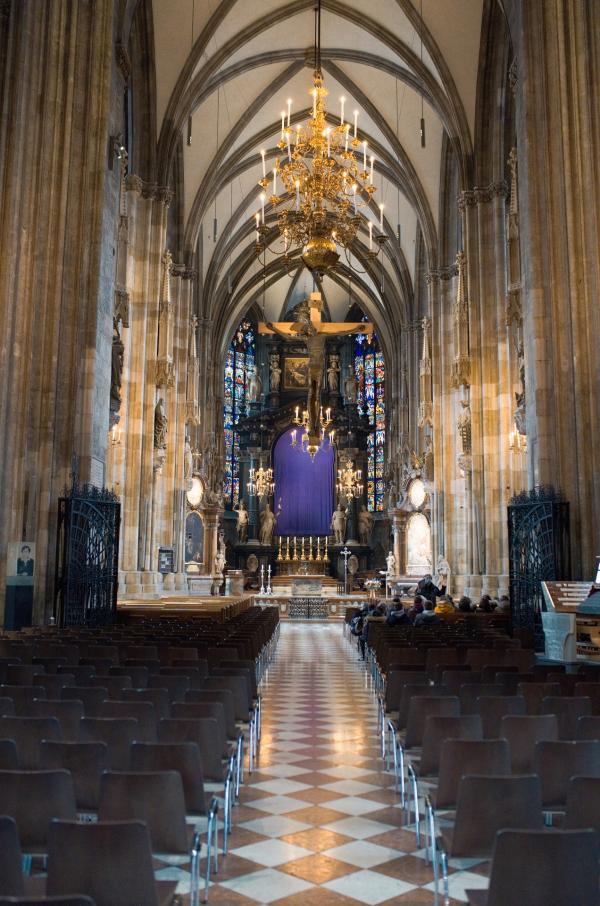 Bild 1 von 2: Der Dom von innen.