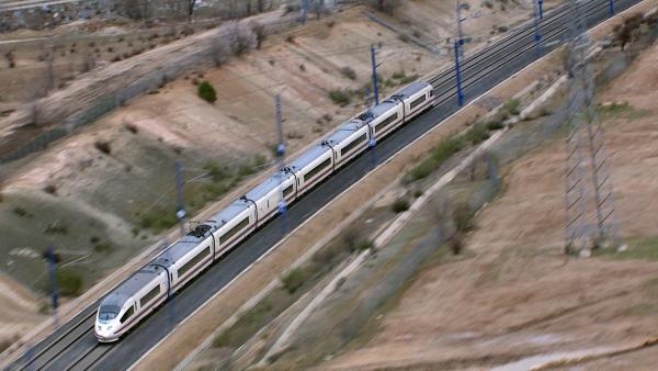 Bild 1 von 4: Der AVE 103 ist knapp vier Meter hoch, drei Meter breit und 200 Meter lang.