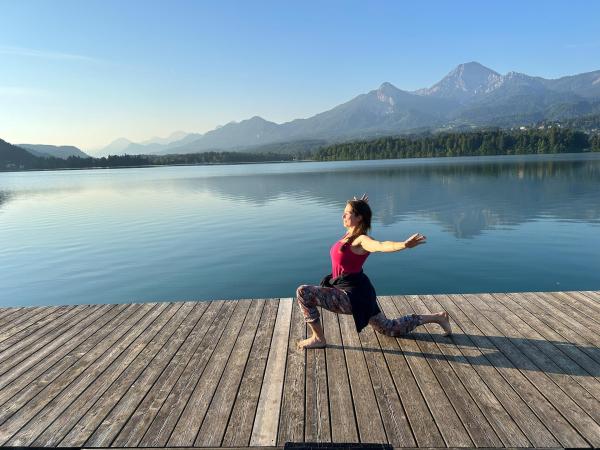 Bild 1 von 23: Im Bild: Yoga vor dem Mittagskogel.